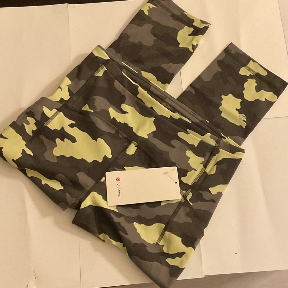 New with tags Lululemon swift speed hr crop 21" Leggings size 8